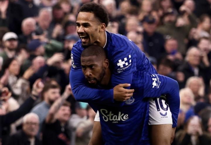 埃弗顿主场强势压制;贝托全面发挥助攻破门,切尔西客战遭遇明显失利。 体育新闻