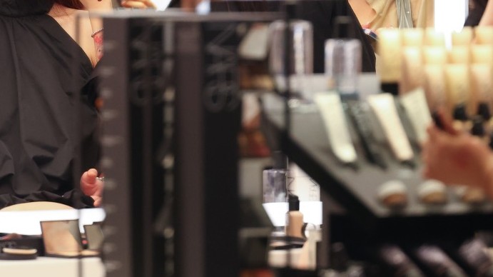 黄金避险属性揭秘:如何避开高溢价陷阱实现稳健持有 情感心理