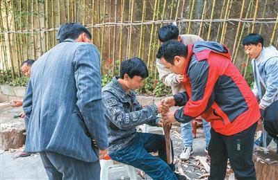  【技术解密】一片铜簧的修炼之路：大关芦笙匠人六代传承的工艺基因 文化旅游