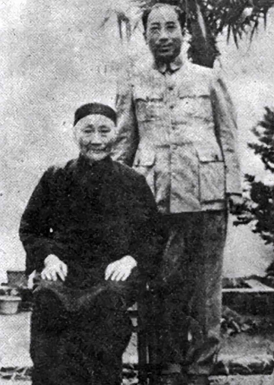  从权力巅峰到坠机殒命：戴笠之死的深层权力逻辑解析 新闻