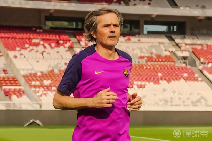 技术传承与数据里程碑：德容追平科库出场纪录的深层解码 体育新闻