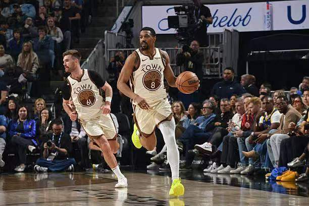  进攻效率持续走低：梅尔顿的投射危机与勇士后场困局 体育新闻