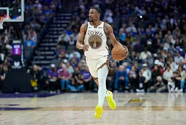  进攻效率持续走低：梅尔顿的投射危机与勇士后场困局 体育新闻